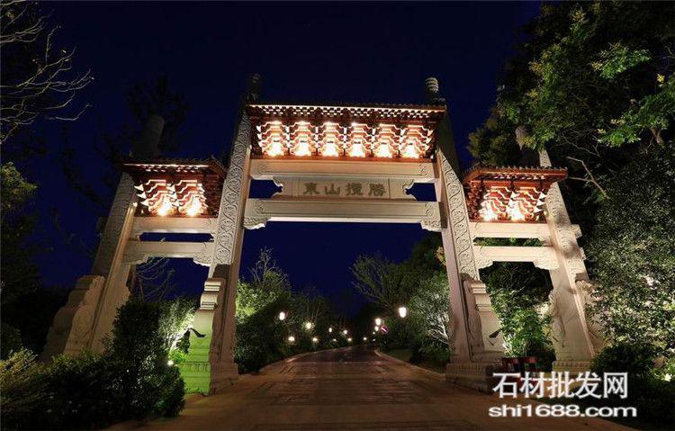 芝麻白花岗岩牌坊,三个门的牌坊