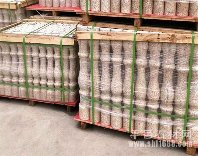 黄金麻花瓶柱栏杆加工，欧式花瓶柱护栏图片